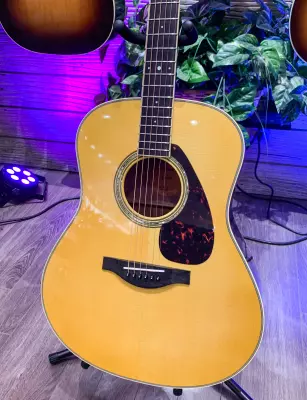 Yamaha - A.R.E. Dreadnought Acoustic/Electric Guitar